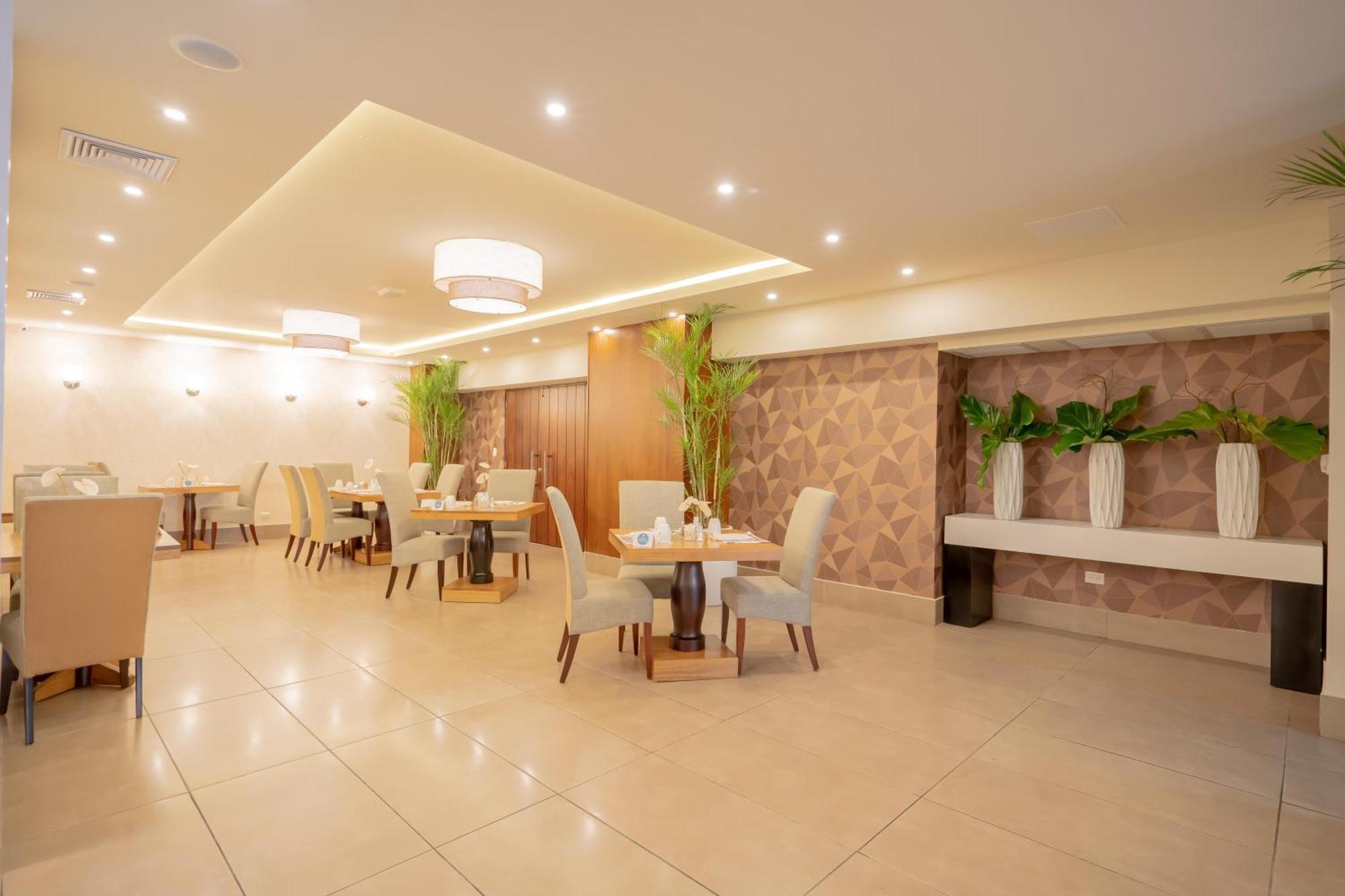 Hotel Hodelpa Gran Almirante Santiago De Los Caballeros Esterno foto